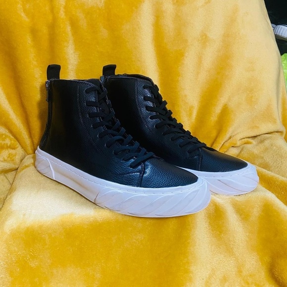 Karl Lagerfeld high top shoes sneakers 
Leather made chunky platform soles - Picture 4 of 4